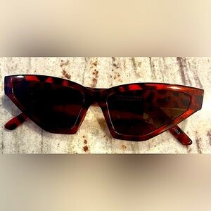 Millennial tortoise Sunglass 1980s funky unique FAUX NEW UNISEX UV VTG Sunnies